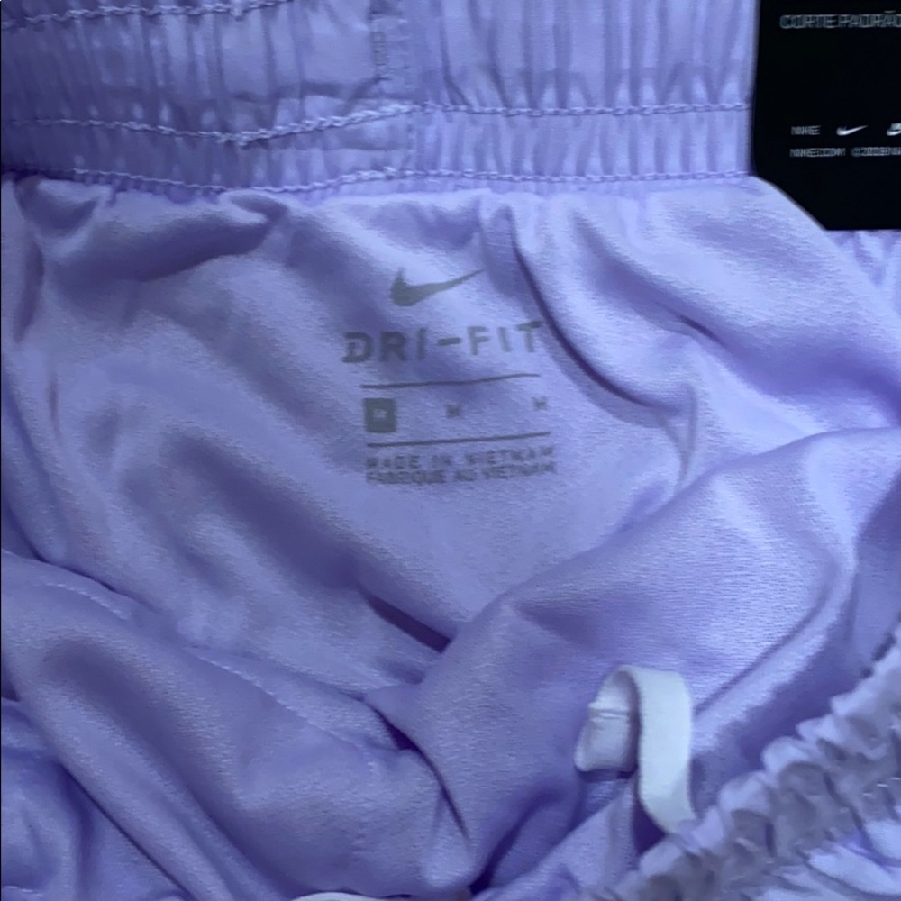 Girl’s Nike Shorts - Picture 3 of 5